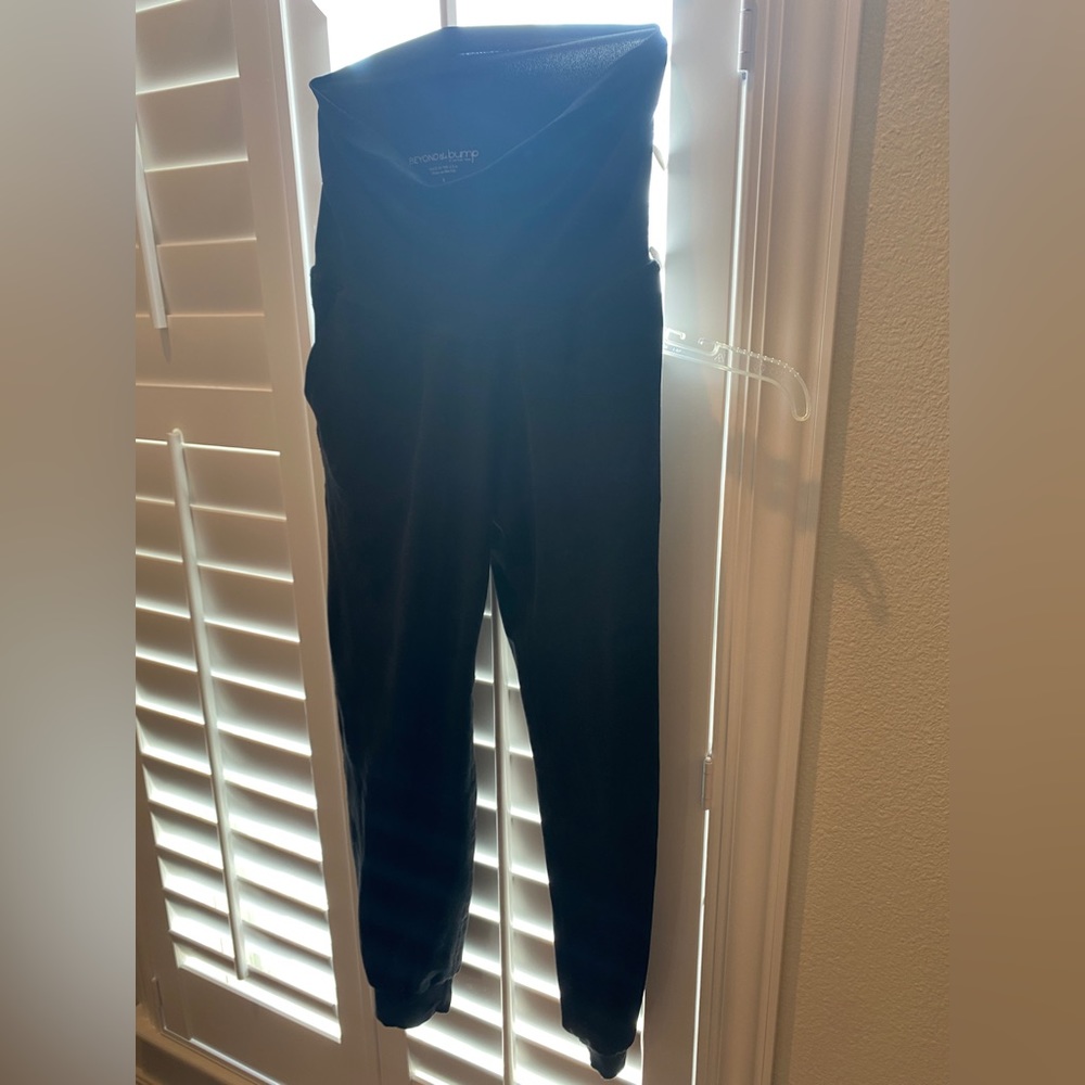 Maternity yoga midi jogger - over the bump
